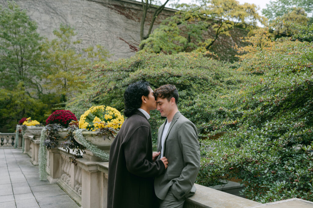 Art Institute of Chicago engagement photos at South Gardens