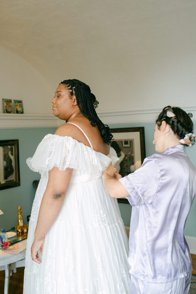 Wedding getting ready at Colvin House, Chicago