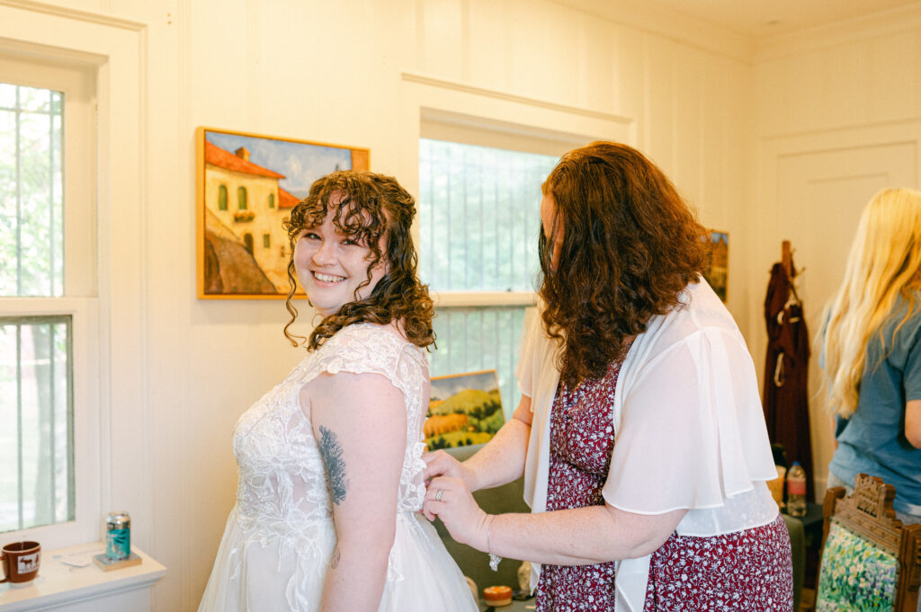 Wedding getting ready at Colvin House, Chicago